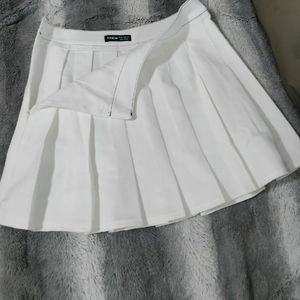 White pleated mini skirt